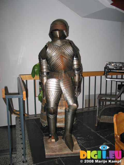 24947 Suit of armour